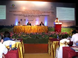 ເວທີປາໄສນຳໃຊ້ ເຕັກໂນໂລຊີສູງ ພັດທະນາກະສິກຳ